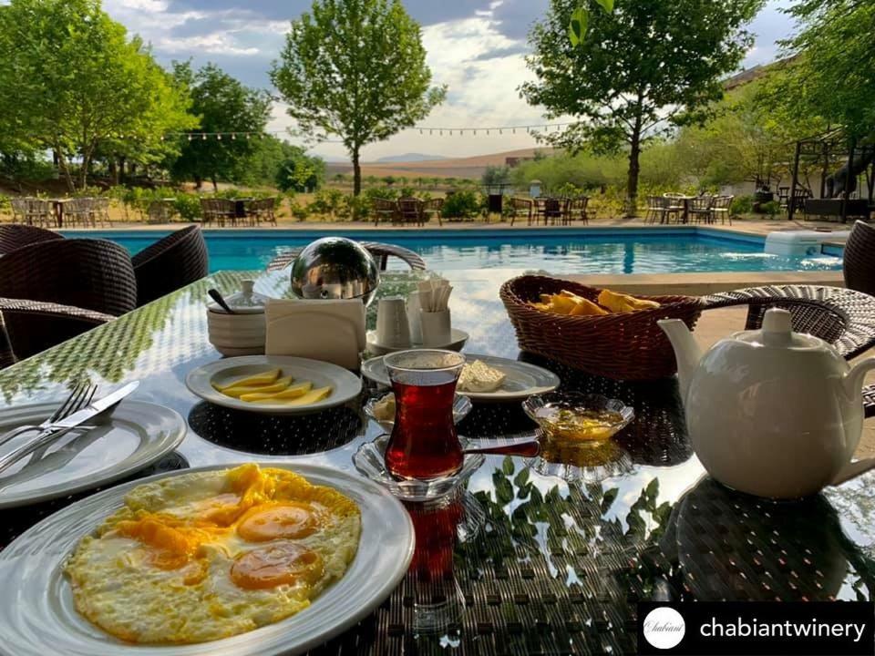 Chabiant Guesthouse Chateau Monolit Ikinci Yeniyol Ngoại thất bức ảnh